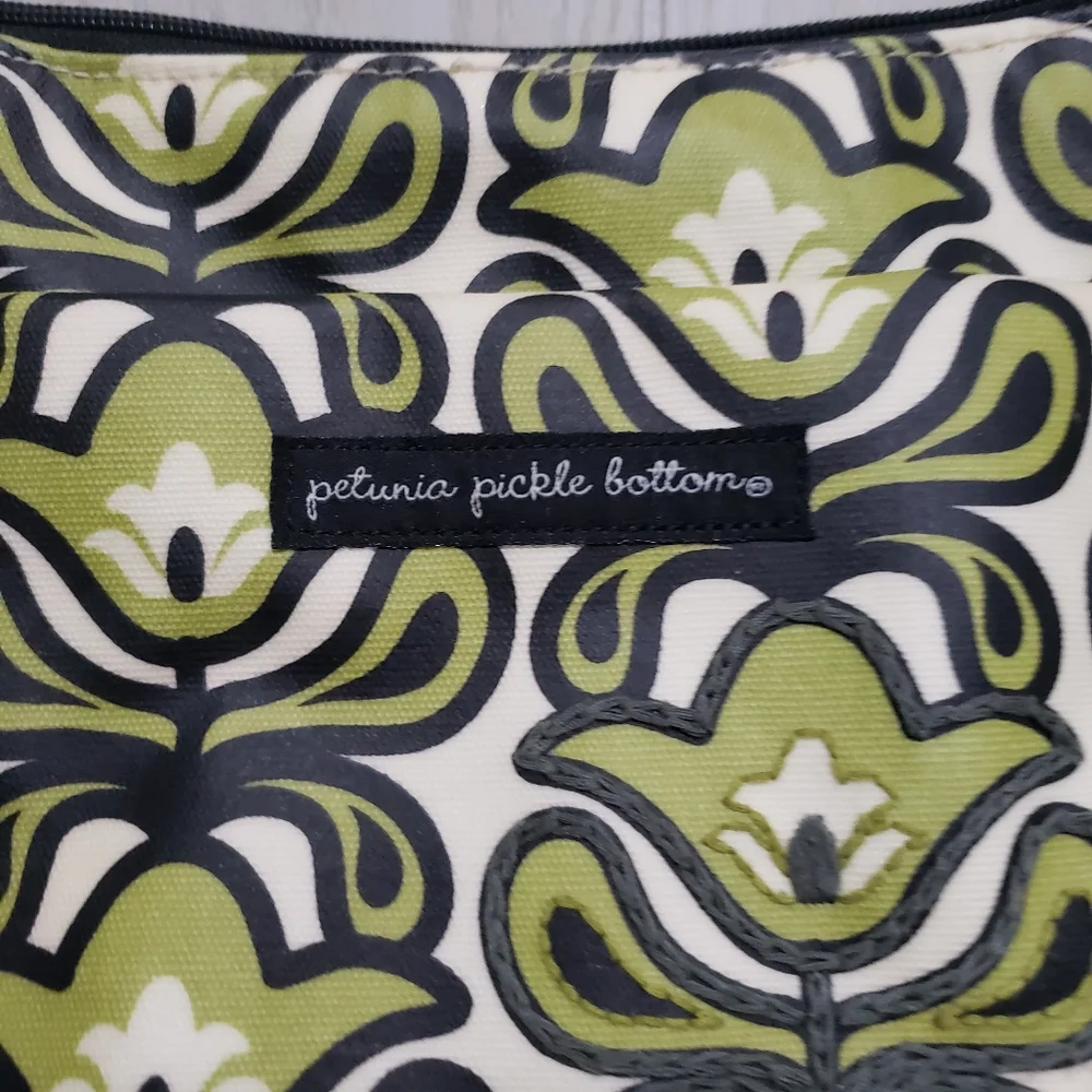 Petunia‎ Pickle Bottom Touring tote